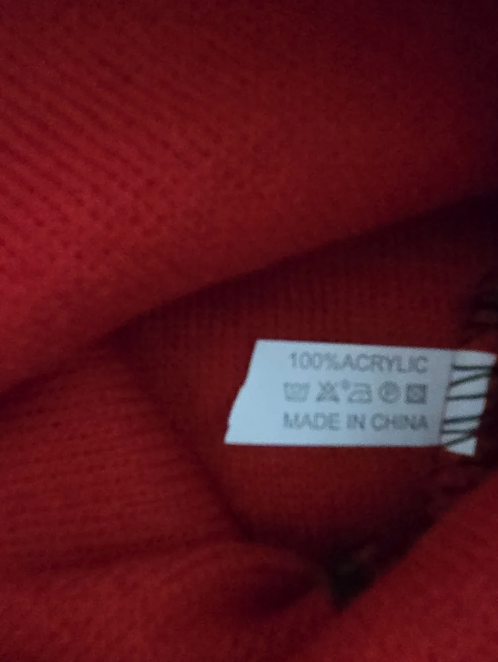 Nike Kids Red Cuffed Beanie-New - Picture 4 of 4